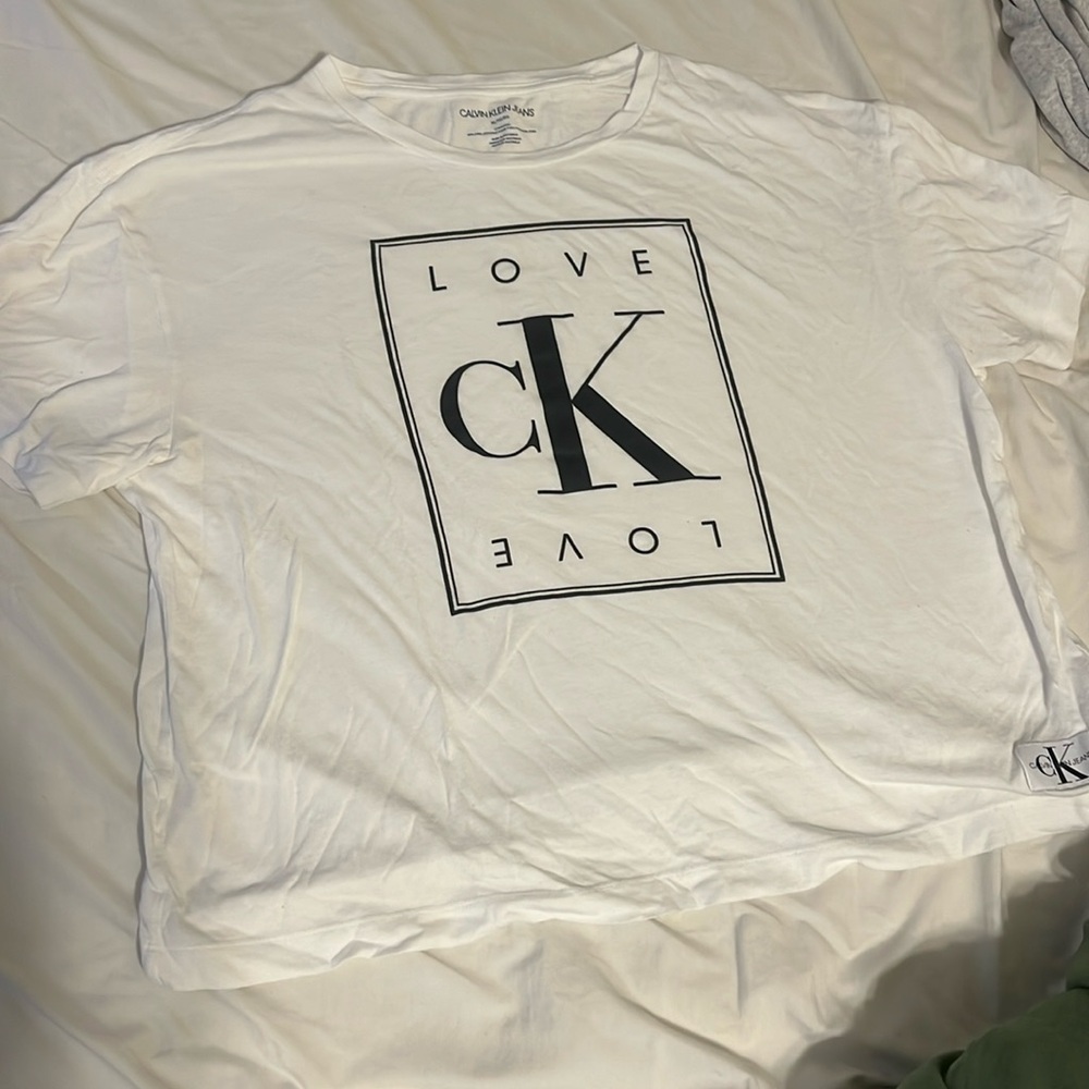 Calvin Klein Cropped Graphic Tee